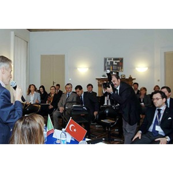 Riccardo Illy (Presidente Regione FVG) incontra i giovani imprenditori turchi (Trieste, 11/05/06)