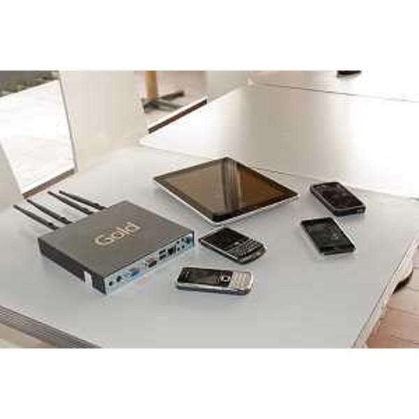 Dispositivi per invio/ricezione del nuovo servizio informativo via bluetooth su traffico e viabilità nell'area di servizio di Gonars Nord sulla A4. (Gonars 14/02/11)