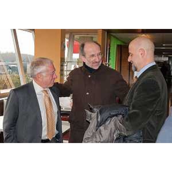 Emilio Terpin (Presidente Autovie Venete), Riccardo Riccardi (Assessore regionale Infrastrutture e Mobilità) e Pierluigi Franco (Responsabile ANSA) alla presentazione del nuovo servizio informativo via bluetooth su traffico e viabilità nell'area di servizio di Gonars Nord sulla A4. (Gonars 14/02/11)