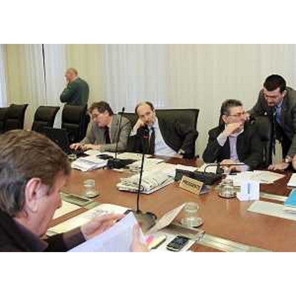 Riccardo Riccardi (Assessore regionale Infrastrutture e Mobilità) nel corso della riunione della IV Commissione consiliare sulla ripartizione del Fondo per l'edilizia residenziale e sull'esame del ddl in materia di Telecomunicazioni. (Trieste 15/02/11)