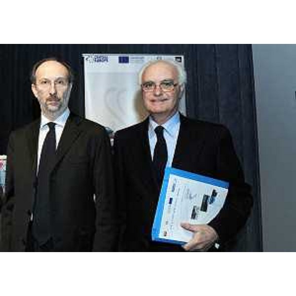 Riccardo Riccardi (Assessore regionale Infrastrutture e Mobilità) e Maurizio Salce (Porto Trieste) alla presentazione del 7° Consortium meeting progetto SoNorA-South North Axis, alla Stazione Marittima. (Trieste 16/02/11)