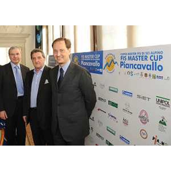 Roberto Ceraolo (Sindaco Sacile), Franco Pessot (Presidente Comitato organizzatore Fis Master Cup) e Luca Ciriani (Vicepresidente FVG) alla presentazione della tappa di Piancavallo della Fis Master Cup. (Sacile 18/02/11)