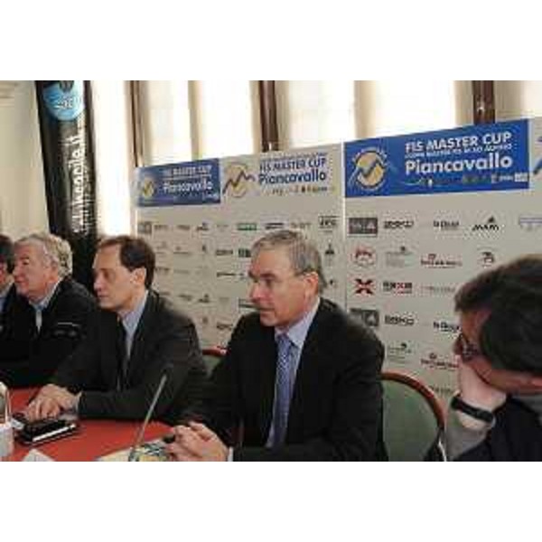 Luca Ciriani (Vicepresidente FVG) e Roberto Ceraolo (Sindaco Sacile) alla presentazione della tappa di Piancavallo della Fis Master Cup. (Sacile 18/02/11)