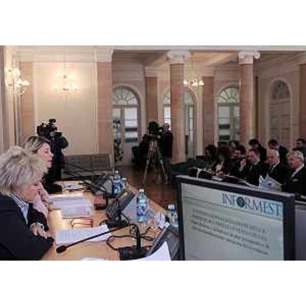 Silvia Acerbi (Vicepresidente Informest) e Federica Seganti (Assessore regionale Attività produttive) alla presentazione del rapporto di Informest "L'internazionalizzazione delle imprese del Friuli Venezia Giulia", al MIB. (Trieste 21/02/11)