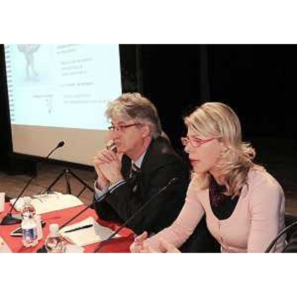 Renzo Tondo (Presidente Friuli Venezia Giulia) e Federica Seganti (Assessore regionale Attività produttive) alla presentazione dello studio di fattibilità del nuovo Polo termale di Grado, all'auditorium Biagio Marin. (Grado 21/02/11)