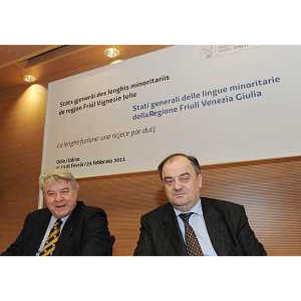 Gli assessori regionali Elio De Anna (Cultura) e Roberto Molinaro (Istruzione) alla terza e conclusiva giornata degli Stati generali delle Lingue minoritarie, dedicata al friulano, all'auditorium della Regione. (Udine 23/02/11)