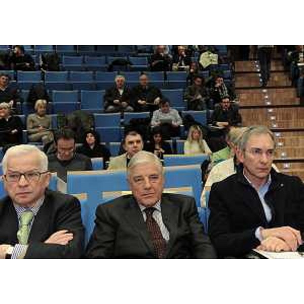 Giovanni Frau (Ex presidente OLF-Osservatorio sulla Lingua Friulana), Lorenzo Pelizzo (Presidente Filologica Friulana) e Roberto Novelli (Consigliere regionale) alla terza e conclusiva giornata degli Stati generali delle Lingue minoritarie, dedicata al friulano, all'auditorium della Regione. (Udine 23/02/11)