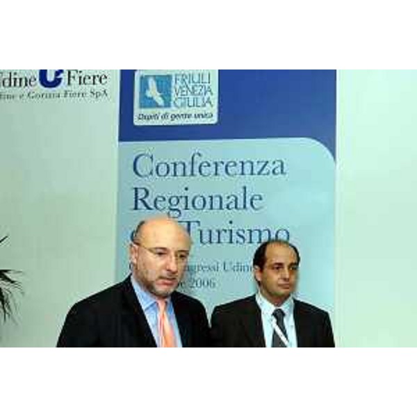 Enrico Bertossi (Assessore regionale alle attività produttive) con Josep Ejarque (Direttore Turismo Friuli Venezia Giulia) alla Conferenza regionale sul Turismo. (Torreano di Martignacco 07/12/06)