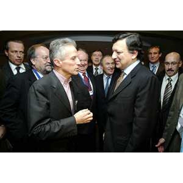 Riccardo Illy (Presidente Regione Friuli Venezia Giulia e Presidente dell'Assemblea delle Regioni d'Europa) con José Manuel Barroso (Presidente della Comunità Europea) nell'ambito del 'dialogo strutturato'. (Bruxelles 07/12/06)