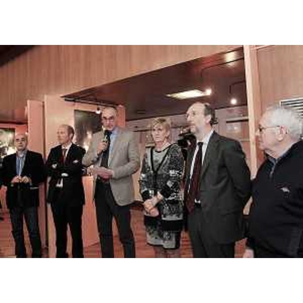 Riccardo Riccardi (Assessore regionale Infrastrutture, Mobilità, Pianificazione territoriale e Lavori pubblici) all'inaugurazione della mostra "Obiettivo sulla Storia" in Consiglio regionale, mentre interviene il presidente Maurizio Franz. (Trieste 03/03/11)