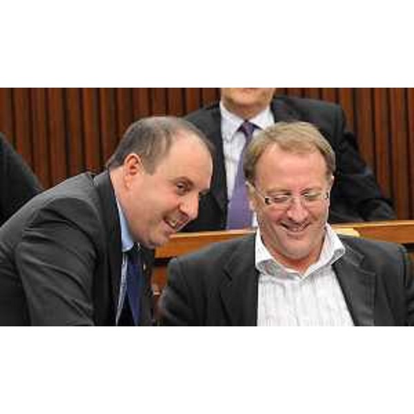 Claudio Violino (Assessore regionale Risorse rurali, agroalimentari e forestali) e Giorgio Fidenato (Imprenditore) in II Commissione consiliare per l'approvazione della legge sugli OGM. (Trieste 10/03/11)