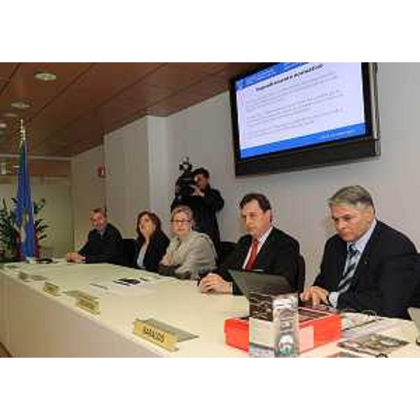 Sandra Savino (Assessore regionale Finanze, Patrimonio e Programmazione) nel corso dell'incontro sulle attività svolte dalla Regione in favore di "Cave del Predil". (Udine 14/03/11)