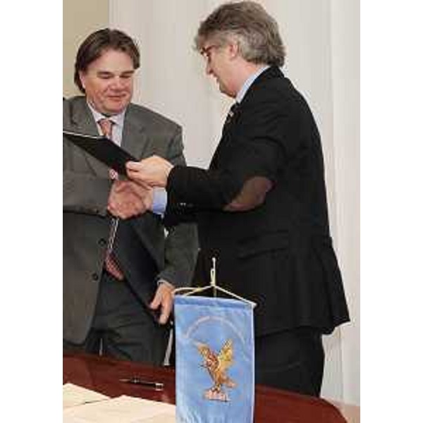Ivan Jakovcic [Presidente Regione Istriana (HR)] e Renzo Tondo (Presidente Friuli Venezia Giulia) durante l'incontro per la firma del Protocollo di cooperazione tra FVG e Contea Istriana. (Trieste 15/03/11)