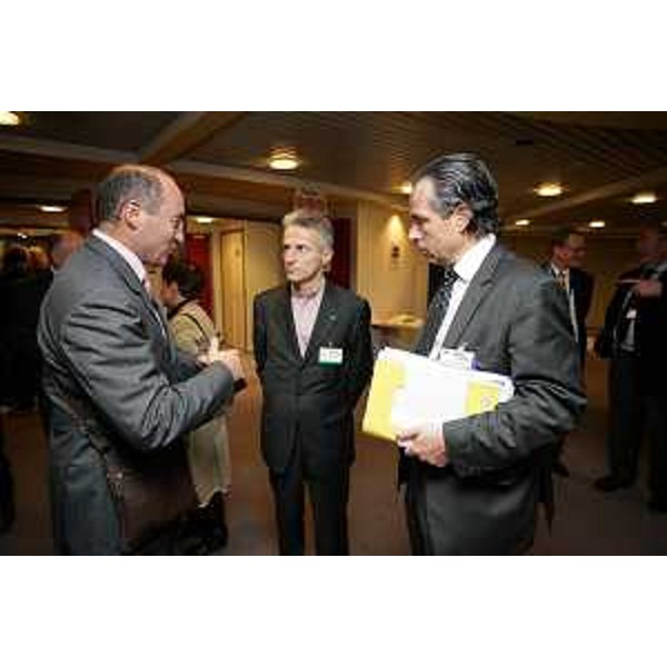 Riccardo Illy (Presidente Regione Friuli Venezia Giulia e Presidente dell'Assemblea delle Regioni d'Europa) con José Manuel Barroso (Presidente della Comunità Europea) nell'ambito del 'dialogo strutturato'. (Bruxelles 07/12/06)