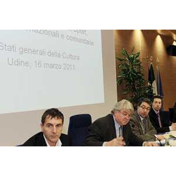 Piero Camber (Presidente VI Commissione consiliare), Elio De Anna (Assessore regionale Cultura) e Augusto Viola (Direttore centrale Cultura) agli Stati generali della Cultura, nell'Auditorium della Regione. (Udine 16/03/11)