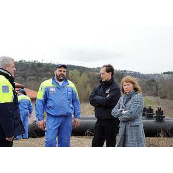 Guglielmo Berlasso (Direttore centrale Protezione civile), un volontario di Protezione civile, Luca Ciriani (Assessore regionale Protezione civile) ed Elisabetta Pian (Sindaco Sagrado) nel corso della giornata di esercitazioni di Protezione civile. (19/03/11)