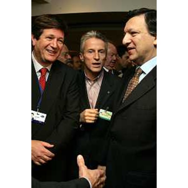 Riccardo Illy (Presidente Regione Friuli Venezia Giulia e Presidente dell'Assemblea delle Regioni d'Europa) con José Manuel Barroso (Presidente della Comunità Europea) ritratti nell'ambito del 'dialogo strutturato' sul Programma legislativo e di lavoro 2007 della Commissione Europea. (Bruxelles 07/12/06)