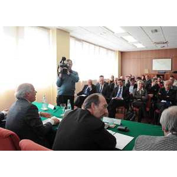L'incontro sulle problematiche del Porto di Monfalcone, all'Azienda speciale per il Porto di Monfalcone. (Monfalcone 23/03/11)