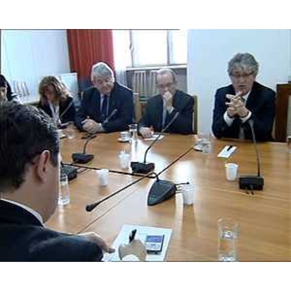 Renzo Tondo (Presidente FVG) ed Elio De Anna (Assessore Relazioni internazionali FVG), con Mario Cospito (Ambasciatore d'Italia a Bucarest), all'incontro con il senatore Marius Sorin-Ovidiu Bota, presidente del Gruppo parlamentare di Amicizia Italia-Romania, nella sede del Parlamento. (Bucarest 24/03/11)