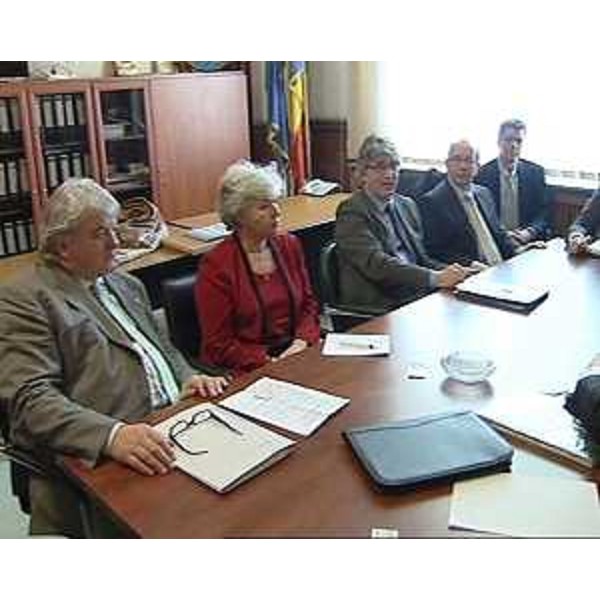 Renzo Tondo (Presidente FVG) ed Elio De Anna (Assessore Relazioni internazionali FVG), con Mario Cospito (Ambasciatore d'Italia a Bucarest), all'incontro con il segretario di Stato romeno per lo Sviluppo regionale e il Turismo Razvan Murgeanu. (Bucarest 23/03/11)