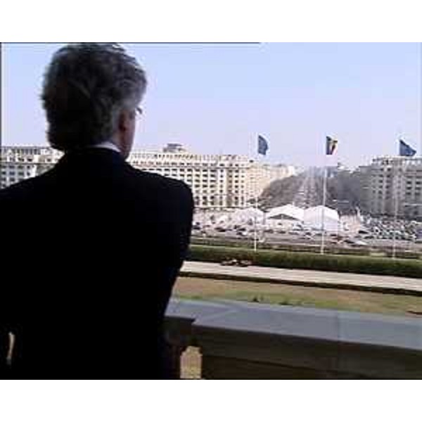 Renzo Tondo (Presidente FVG) ad un balcone del Parlamento romeno. (Bucarest 24/03/11)