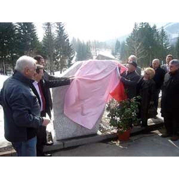 Scopertura del cippo commemorativo dedicato a Marco Pantani. (Piancavallo 26/03/11)
