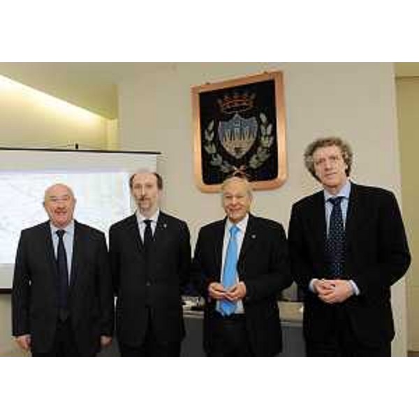 Al centro, Riccardo Riccardi (Assessore regionale Infrastrutture) ed Ettore Romoli (Sindaco Gorizia) nel corso del convegno "Gorizia-Nova Gorica-Sempeter/Vrtojba, cerniera ferroviaria d'Europa". (Gorizia 28/03/11)
