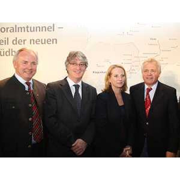 Gerhard Doerfler (Presidente Carinzia), Renzo Tondo (Presidente Friuli Venezia Giulia) e Doris Bures (Ministro Trasporti Austria) alla cerimonia per l'avvio dei lavori di costruzione della galleria del Koralm, per la nuova linea ferroviaria tra Graz e Klagenfurt. (Deutschlandberg 28/03/11)
