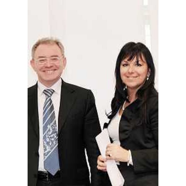 Rocco Lauria (Direttore INPS FVG) e Angela Brandi (Assessore regionale Lavoro) alla presentazione del provvedimento di sussidio economico una tantum di 100 euro per i titolari di pensioni minime. (Trieste 28/03/11)