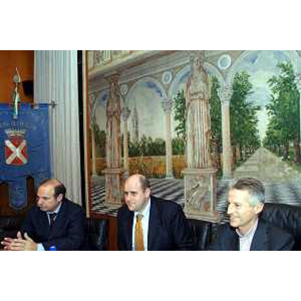 Riccardo Illy (Presidente Regione Friuli Venezia Giulia) con Gianfranco Moretton (Vicepresidente e Assessore regionale all'ambiente, lavori pubblici e protezione civile) e Vittorino Boem (Sindaco di Codroipo) durante la seduta della Giunta Regionale a Codroipo. (Codroipo 07/12/06)
