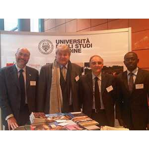Giorgio Perini (Coordinatore sede FVG Bruxelles), Elio De Anna (Assessore regionale Relazioni internazionali), Edi Piasentier (Università di Udine) e Patrick Moundounga (Ministro Agricoltura Gabon) in occasione della tavola rotonda dedicata all'apporto delle Autorità regionali e locali alla Sicurezza alimentare. (Bruxelles 29/03/11)