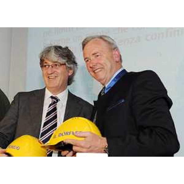 Il presidente del Friuli Venezia Giulia e Gerhard Doerfler (Governatore Carinzia) alla cerimonia per la posa della prima pietra della linea elettrica in alta tensione che collegherà FVG e Carinzia con un elettrodotto da 132 kV tra Tarvisio e Arnoldstein. (Tarvisio 08/04/11)