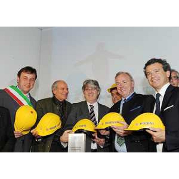 Renato Carlantoni (Sindaco Tarvisio), Gabriele Massarutto (Eneco Valcanale), il presidente del Friuli Venezia Giulia, Gerhard Doerfler (Governatore Carinzia) e Stefano Podini (Eneco Valcanale). (Tarvisio 08/04/11)