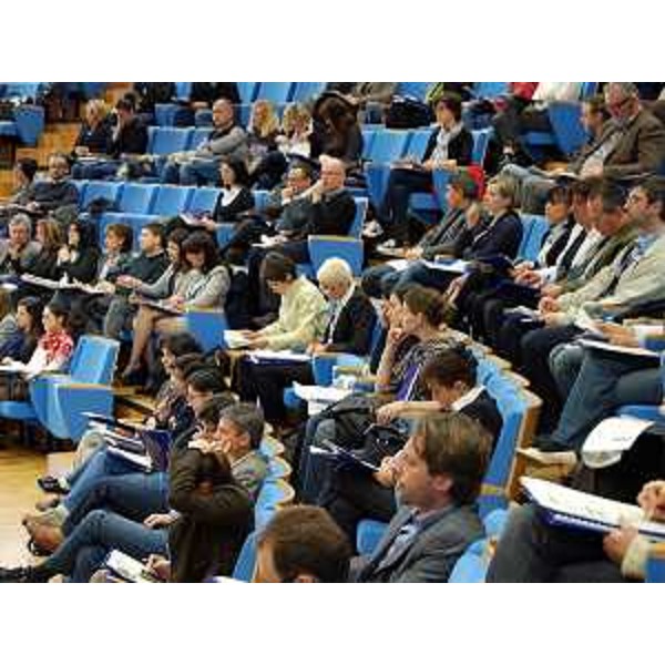 Pubblico all'Auditorium della Regione FVG per la presentazione del Bando per il finanziamento di progetti standard dedicati al confine terrestre, a valere sul Programma di Cooperazione Italia/Slovenia 2007-2013. (Udine 13/04/11)