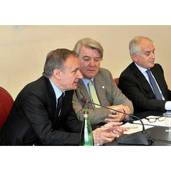 Gianni Petrucci (Presidente CONI), l'assessore allo Sport del Friuli Venezia Giulia e Raffaele Pagnozzi (Segretario generale CONI). (Roma 19/04/11)