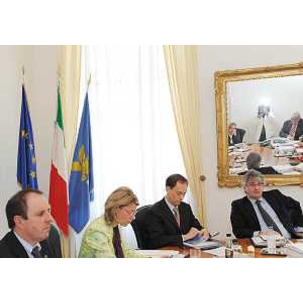 Gli assessori regionali a Risorse rurali, ad Attività produttive e ad Ambiente e Protezione civile con il presidente del Friuli Venezia Giulia nel corso della riunione della Giunta regionale. (Trieste 21/04/11) 