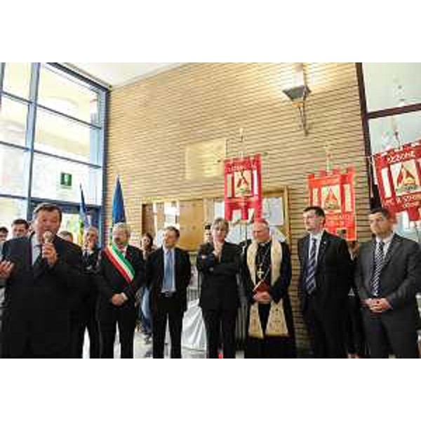 Il presidente della Regione Friuli Venezia Giulia, con l'arcivescovo emerito Pietro Brollo e Furio Honsell (Sindaco Udine), alle celebrazioni per i 40 anni della sezione studentesca dell'AFDS-Associazione Friulana Donatori di Sangue. (Udine 27/04/11)