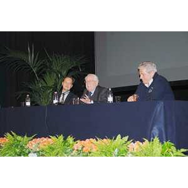 Il vicepresidente e assessore alla Protezione civile del FVG, Giuseppe Zamberletti (ex Commissario di Governo) e Guglielmo Berlasso (Direttore centrale Protezione civile FVG) al Teatro Modena. (Palmanova 29/04/11)