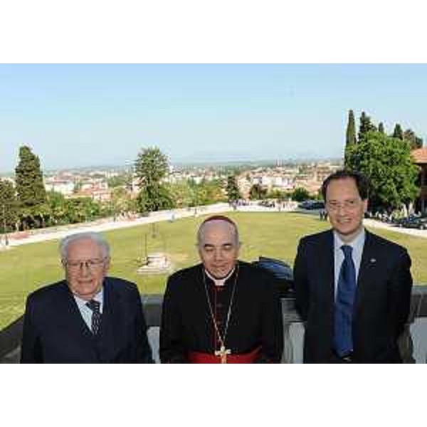Giuseppe Zamberletti (ex commissario straordinario ricostruzione Friuli), Bruno Mazzocato (Arcivescovo Udine) e il vicepresidente e assessore alla Protezione civile del FVG. (Udine 06/05/11)
