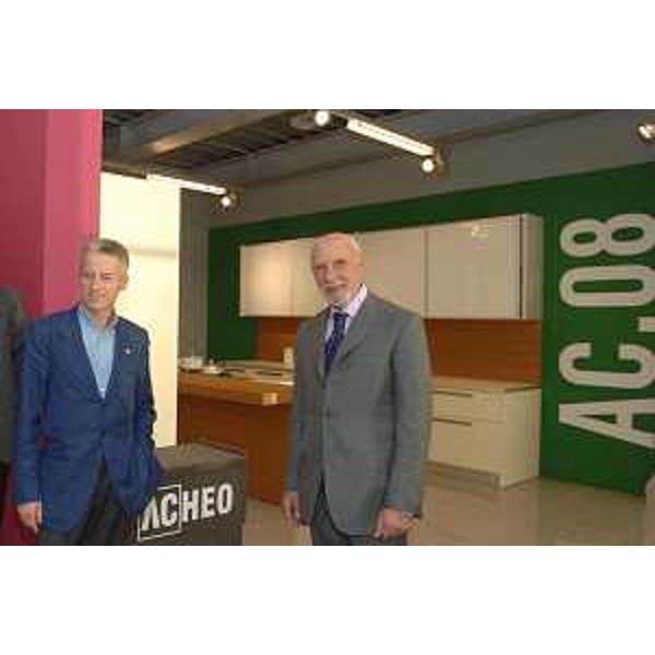 Riccardo Illy (Presidente Regione Friuli Venezia GIulia) con Augusto Antonucci (Presidente della Acheo srl) ritratti durante la visita alla Acheo. (San Vito al Tagliamento 11/12/06)