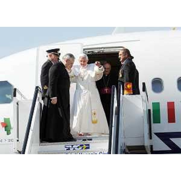 L'arrivo di Papa Benedetto XVI in Friuli Venezia Giulia. (Aeroporto di Ronchi dei Legionari 07/05/11)