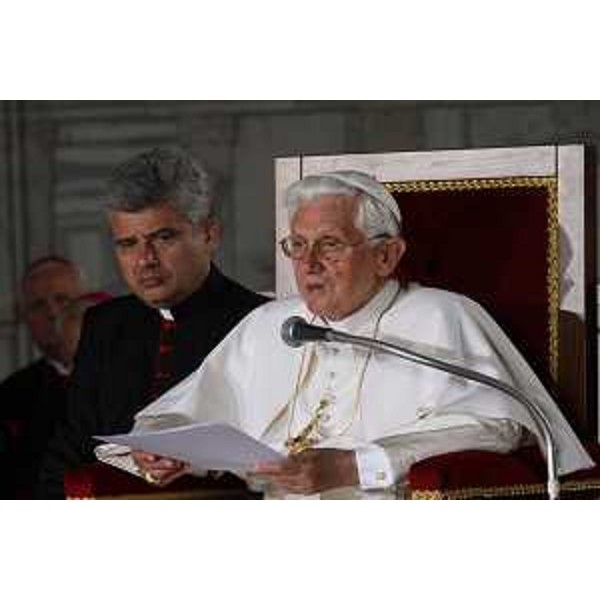 Il Santo Padre Benedetto XVI durante l'incontro con i Vescovi dell'area che fu del Patriarcato di Aquileia, nella Basilica patriarcale di Santa Maria Assunta. (Aquileia 07/05/11)