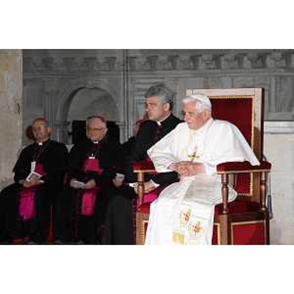 Il Santo Padre Benedetto XVI durante l'incontro con i Vescovi dell'area che fu del Patriarcato di Aquileia, nella Basilica patriarcale di Santa Maria Assunta. (Aquileia 07/05/11)