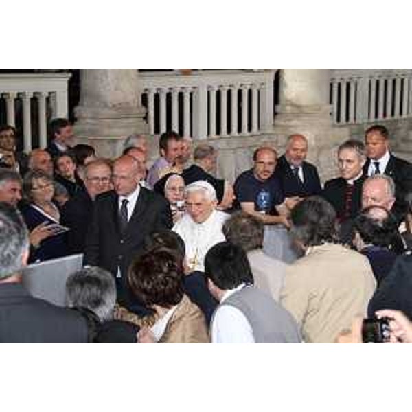 Il Santo Padre Benedetto XVI tra i fedeli in occasione dell'incontro con i Vescovi dell'area che fu del Patriarcato di Aquileia, nella Basilica patriarcale di Santa Maria Assunta. (Aquileia 07/05/11)