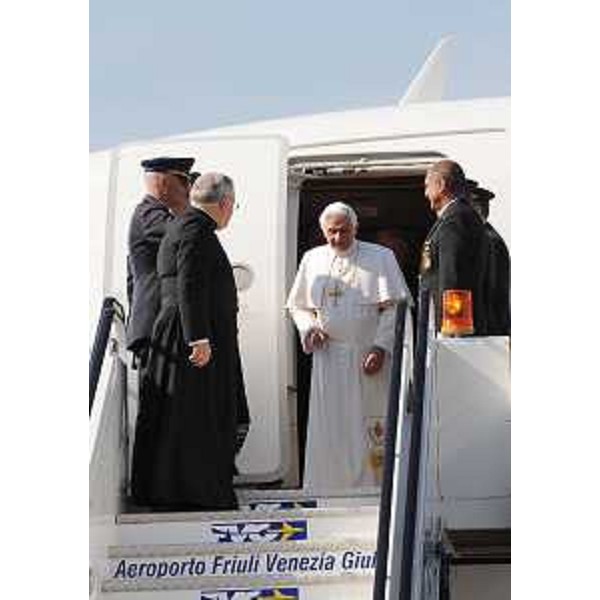 L'arrivo di Papa Benedetto XVI in Friuli Venezia Giulia. (Aeroporto di Ronchi dei Legionari 07/05/11)
