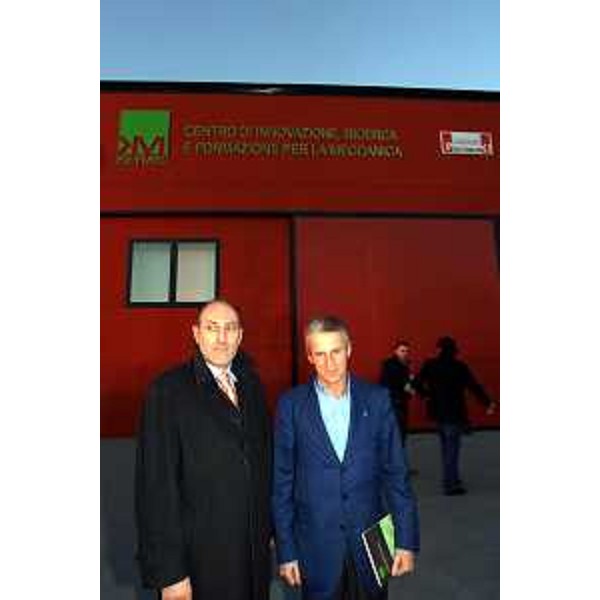 Riccardo Illy (Presidente Regione Friuli Venezia Giulia) con Daniele Gerolin (Consigliere Regionale) all'inaugurazione di "Keymec" a Ponte Rosso. (San Vito al Tagliamento 11/12/06)