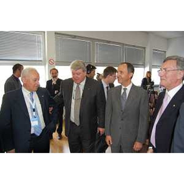 Silvano Pascolo (Presidente Concentro), l'assessore alle Relazioni internazionali del FVG, l'ambasciatore italiano a Belgrado Armando Varicchio e Paolo Petiziol (Direttore Associazione culturale Mitteleuropa) alla Fiera dell'Automotive. [Kragujevac (SRB) 10/05/11]