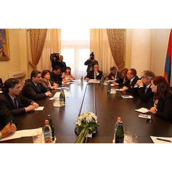 L'incontro tra il primo ministro dell'Armenia Tigran Sarsgyan e il presidente della Regione Friuli Venezia Giulia. (Erevan 10/05/11)