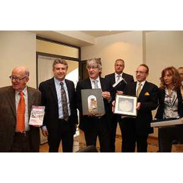 Il presidente della Regione Friuli Venezia Giulia con il sindaco di Erevan Karen Karapetyan. (Erevan 10/05/11)