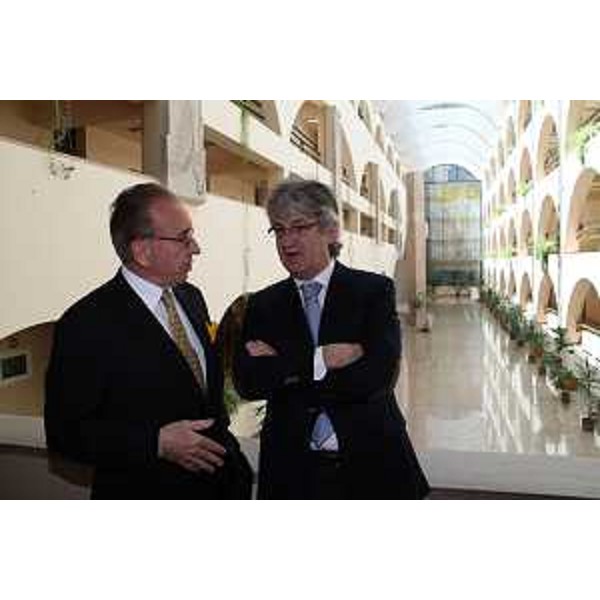 L'ambasciatore italiano a Erevan Bruno Scapini e il presidente della Regione Friuli Venezia Giulia. (Erevan 10/05/11)